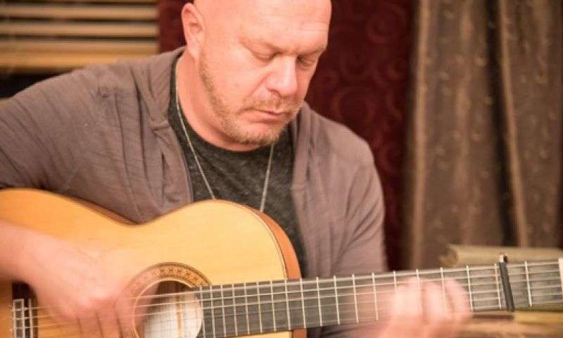 El Virtuoso Guitarrista Latino, el Argentino Hernán Romero